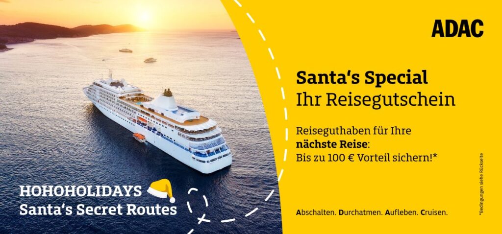 Ein weißes Kreuzfahrtschiff fährt bei Sonnenuntergang durch gelbes Meer, daneben Werbetext