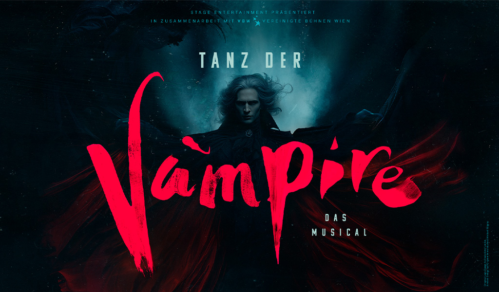 Eine blasse Person mit langen weißen Haaren blickt ernst in dunklem, nebligem Licht