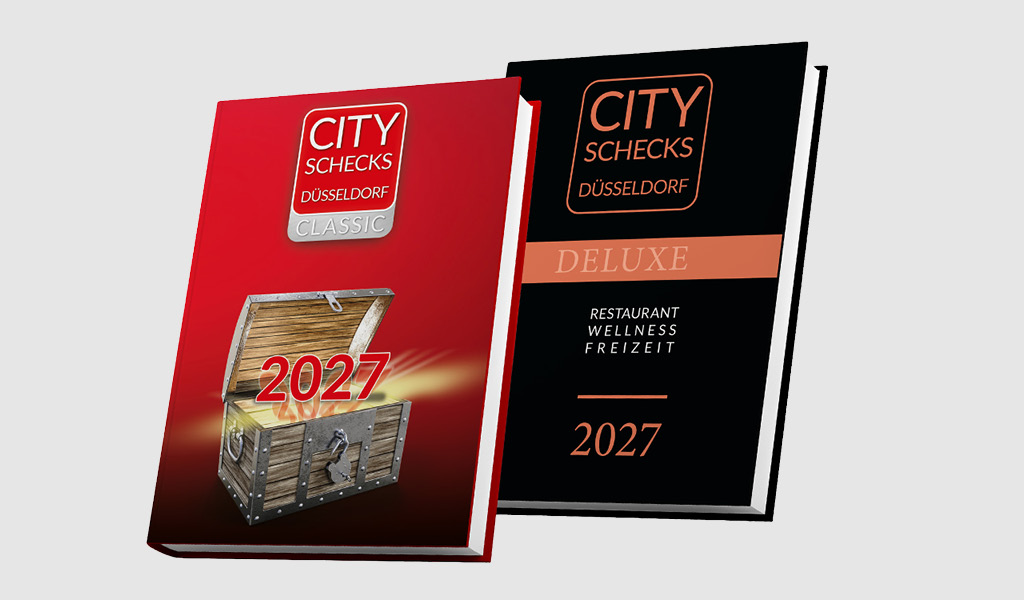 Zwei Gutscheinbücher mit rotem und schwarzem Cover, ein Schatztruhenmotiv und Jahreszahl 2027