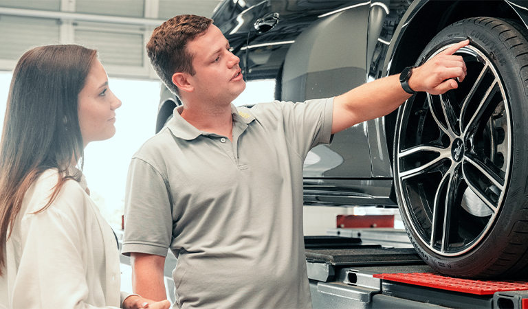 Gebrauchtwagen-Check Basis: Wir prüfen die Fahrzeugtechnik inkl. Prüfprotokoll. Dringend empfohlen vor jedem Autokauf. Für Ihre Sicherheit.